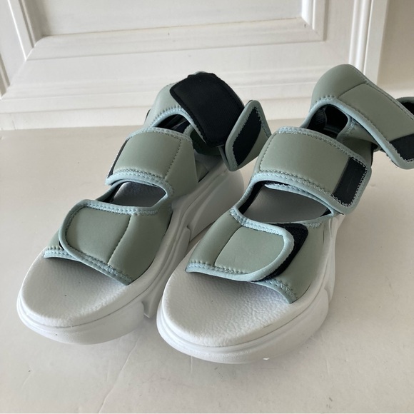NWOT Fessura Free People Saturn Moss Green Sport Sandals Sz 39 - Picture 1 of 8